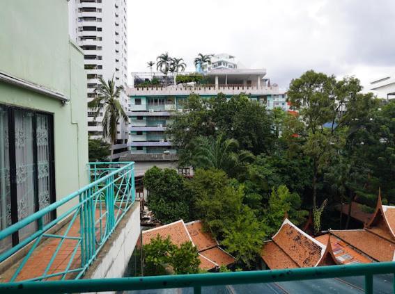 Young Place Bangkok Exteriör bild