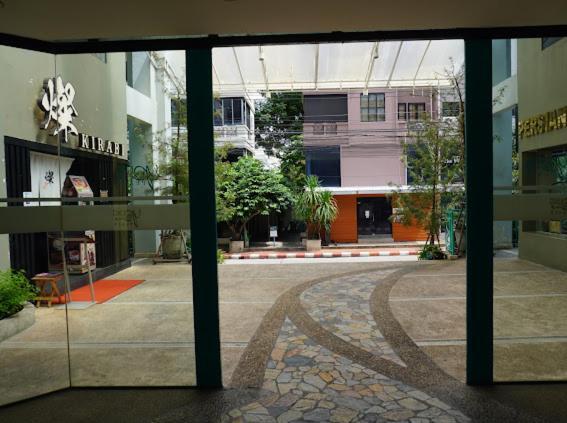 Young Place Bangkok Exteriör bild